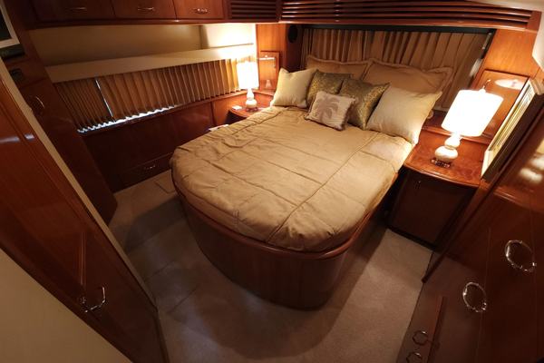 2005 Carver 396 MV