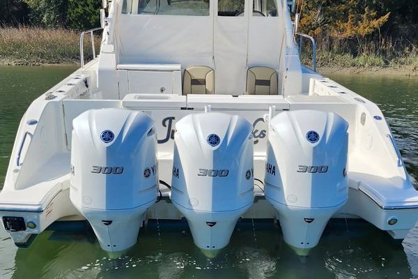 2020 Pursuit 355 OS