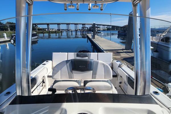 2021 Robalo 230 CC