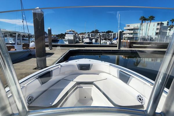 2021 Robalo 230 CC