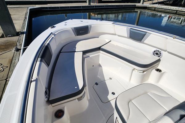 2021 Robalo 230 CC