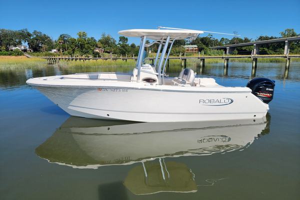 2021 Robalo 230 CC
