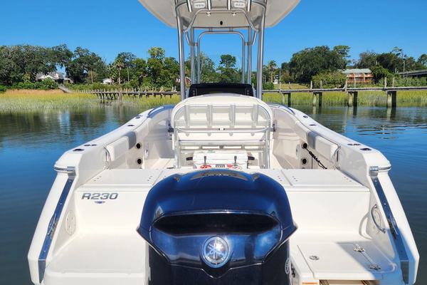 2021 Robalo 230 CC